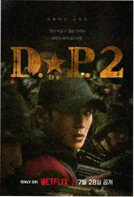 沙丘书房内靠窗的长桌与落地灯